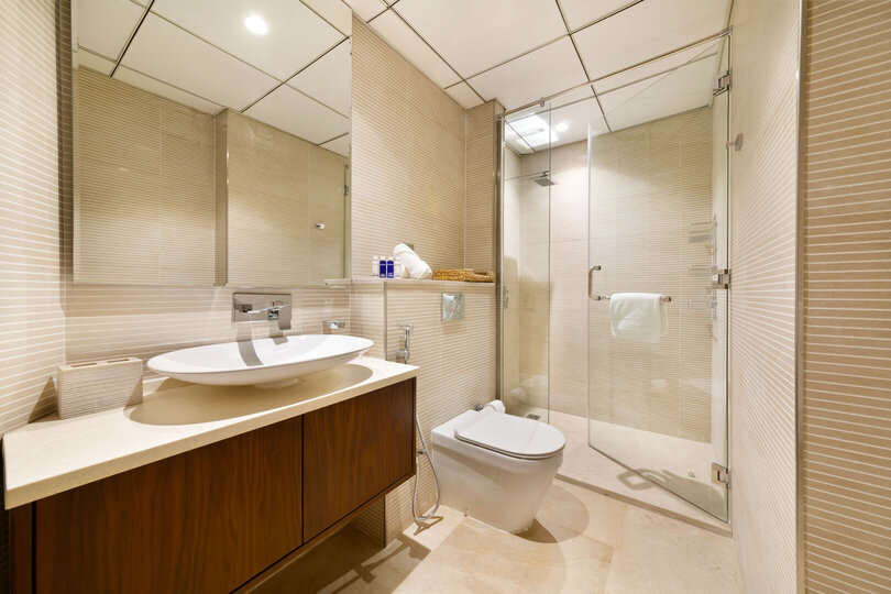 5 Star Villa Crownstone – A Rooftop Marina Haven