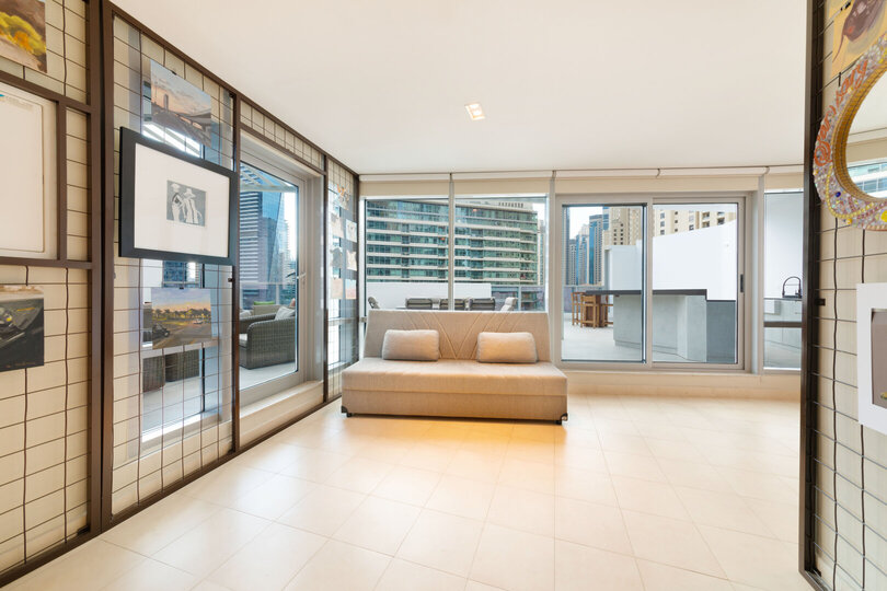 5 Star Villa Crownstone – A Rooftop Marina Haven