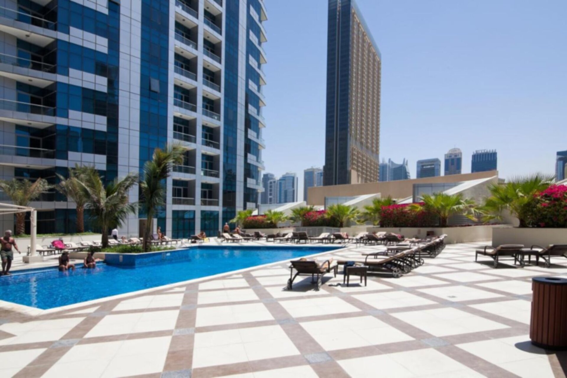 5 Star Villa Crownstone – A Rooftop Marina Haven
