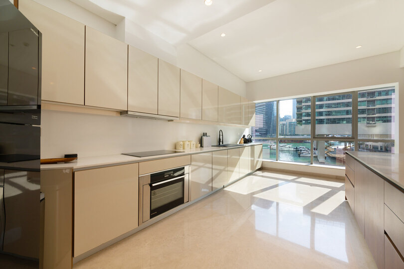 5 Star Villa Crownstone – A Rooftop Marina Haven