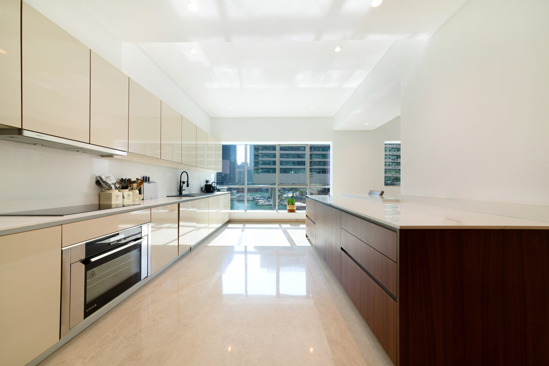5 Star Villa Crownstone – A Rooftop Marina Haven