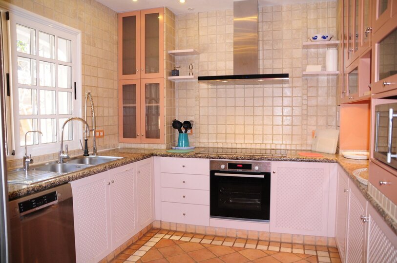 Relaxing Getaway in Canarias - 5 BR Villa, Canarias Villa 1046