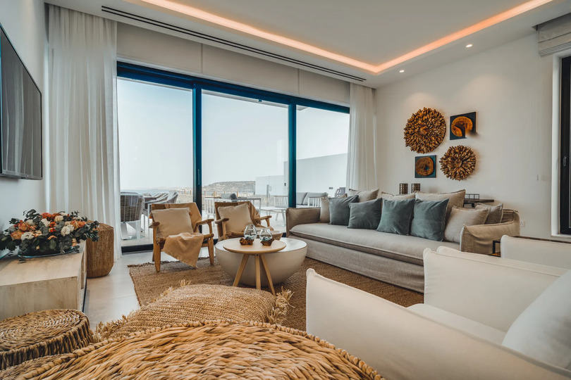 Luxury by the Shore | Villa 1040