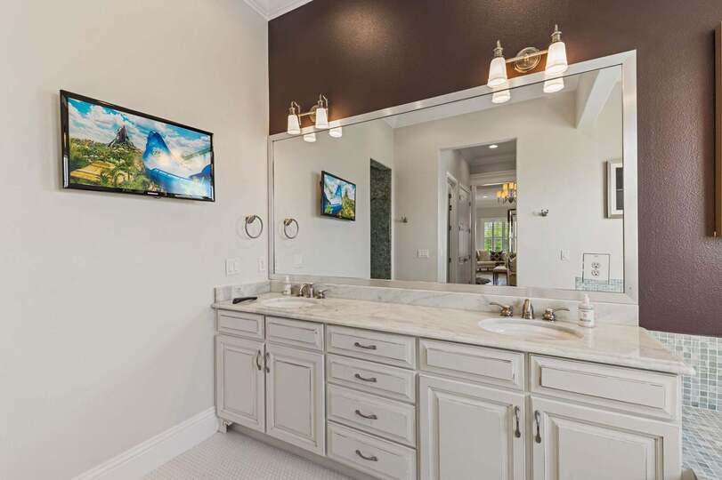 Luxurious 5-Bedroom Villa Retreat in Reunion, Orlando Villa 6338