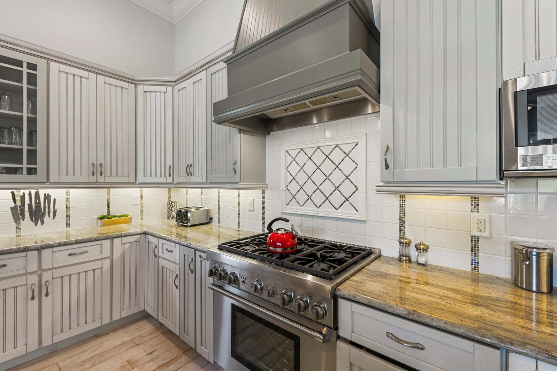 Luxurious 5-Bedroom Villa Retreat in Reunion, Orlando Villa 6338