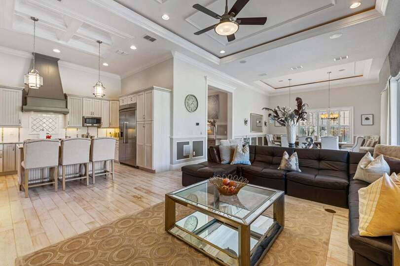 Luxurious 5-Bedroom Villa Retreat in Reunion, Orlando Villa 6338