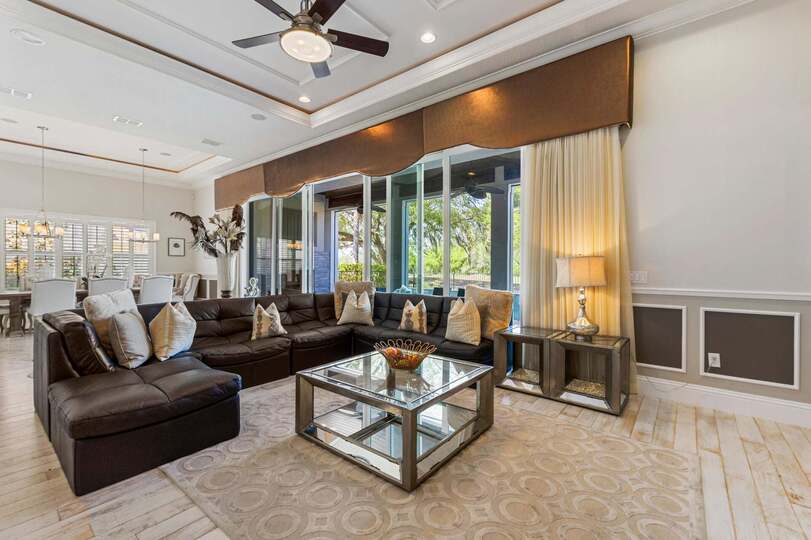 Luxurious 5-Bedroom Villa Retreat in Reunion, Orlando Villa 6338