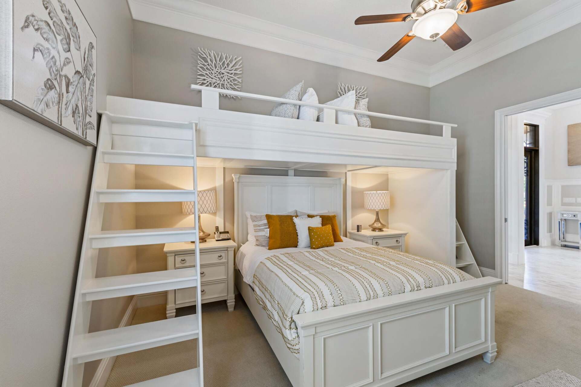Luxurious 5-Bedroom Villa Retreat in Reunion, Orlando Villa 6338