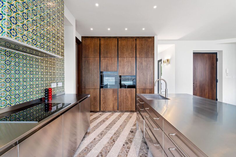Luxurious 4 Bedroom Villa with Stunning Views in Lombardy