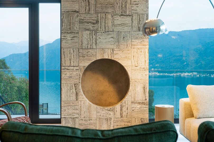 Luxurious 4 Bedroom Villa with Stunning Views in Lombardy