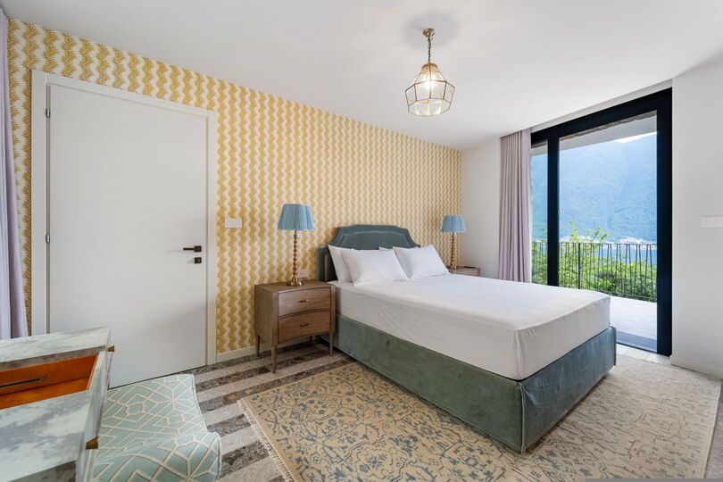 Luxurious 4 Bedroom Villa with Stunning Views in Lombardy