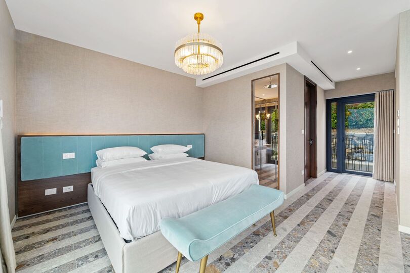 Luxurious 4 Bedroom Villa with Stunning Views in Lombardy