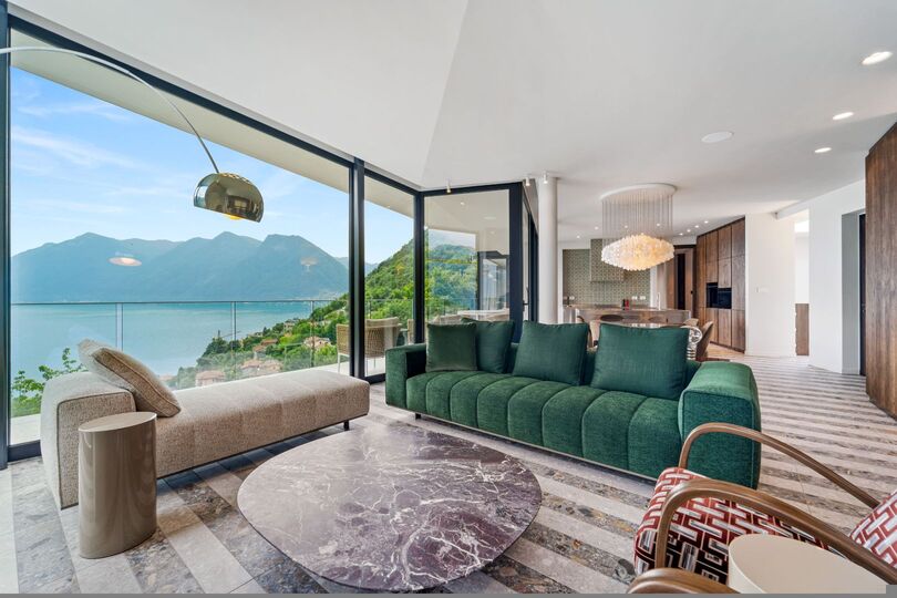 Luxurious 4 Bedroom Villa with Stunning Views in Lombardy