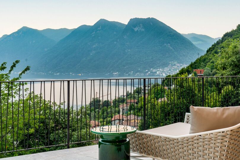 Luxurious 4 Bedroom Villa with Stunning Views in Lombardy