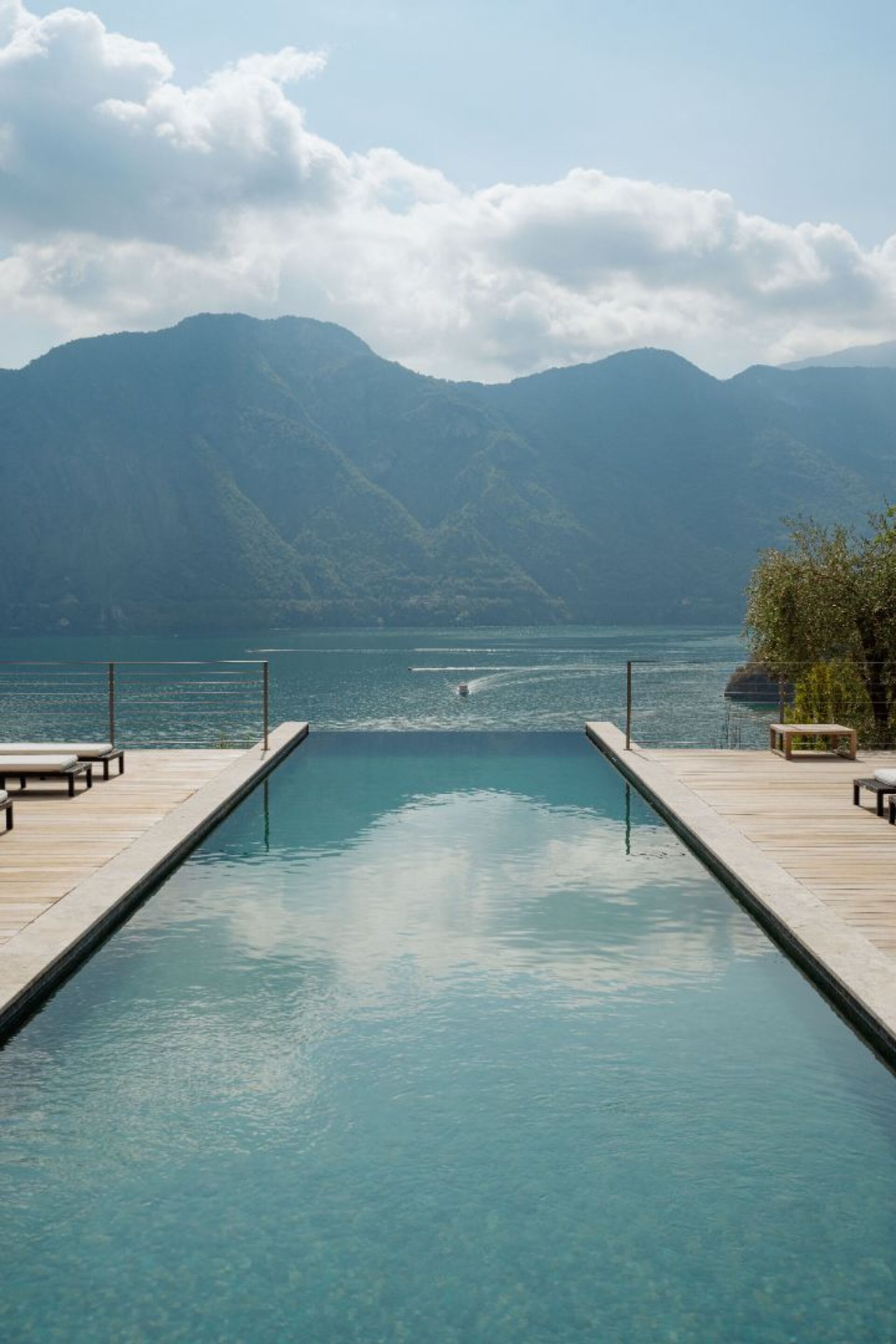 Luxurious Sanctuary Overlooking Lake Como