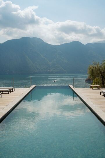 Luxurious Sanctuary Overlooking Lake Como
