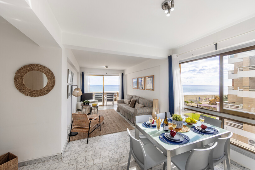 5 Star Mackenzie Beachfront Suite – Luxury Living by the Sea