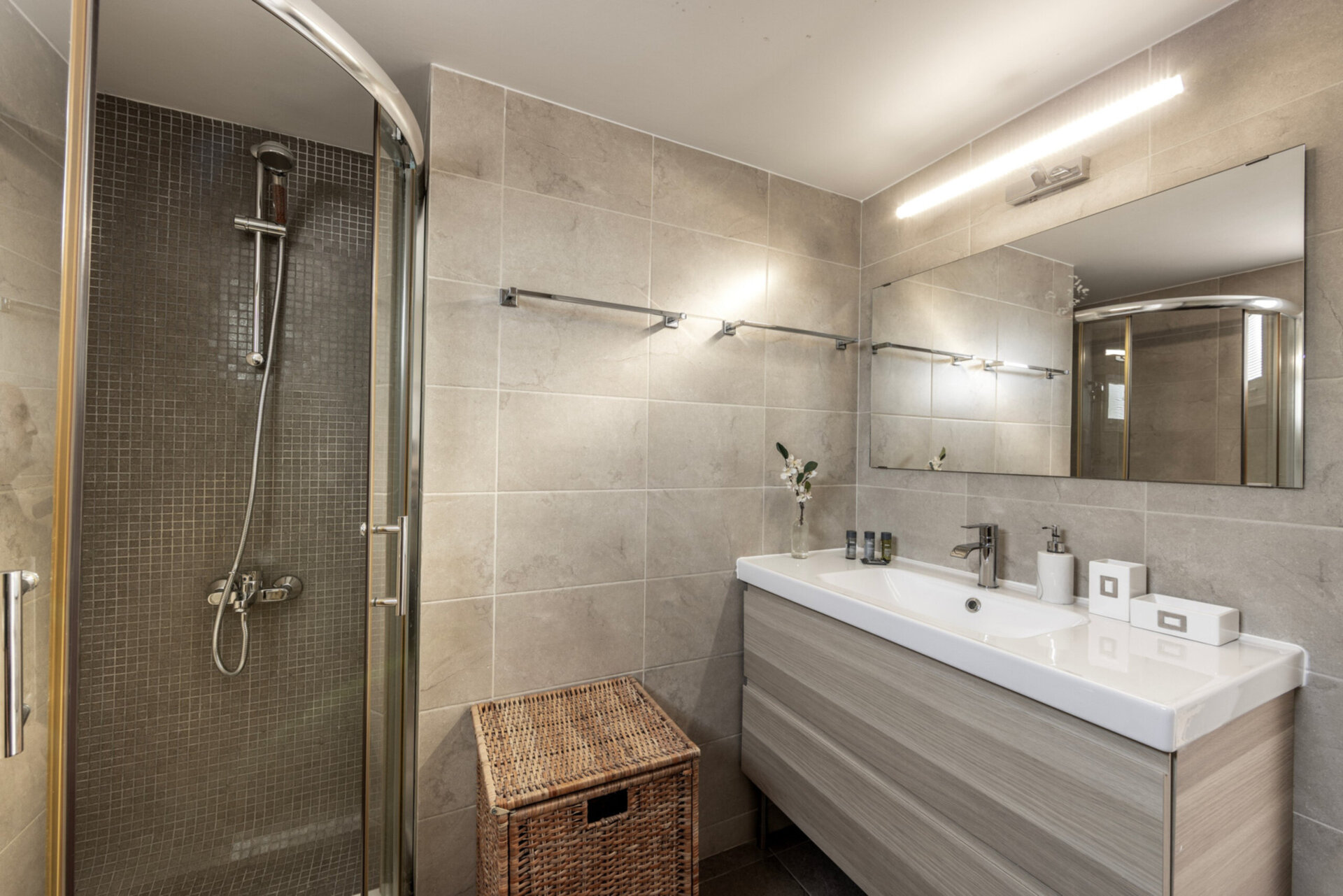 5 Star Marina Seaside Villa – Contemporary Coastal Comfort