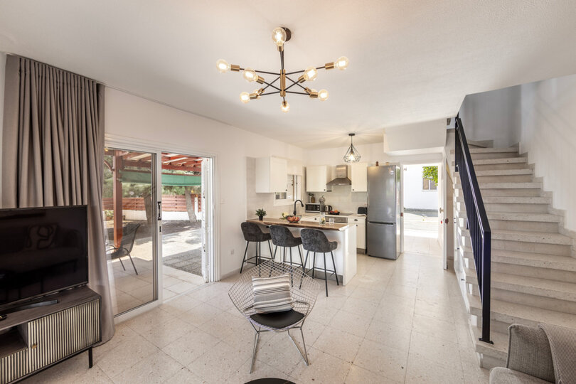 5 Star Marina Seaside Villa – Contemporary Coastal Comfort