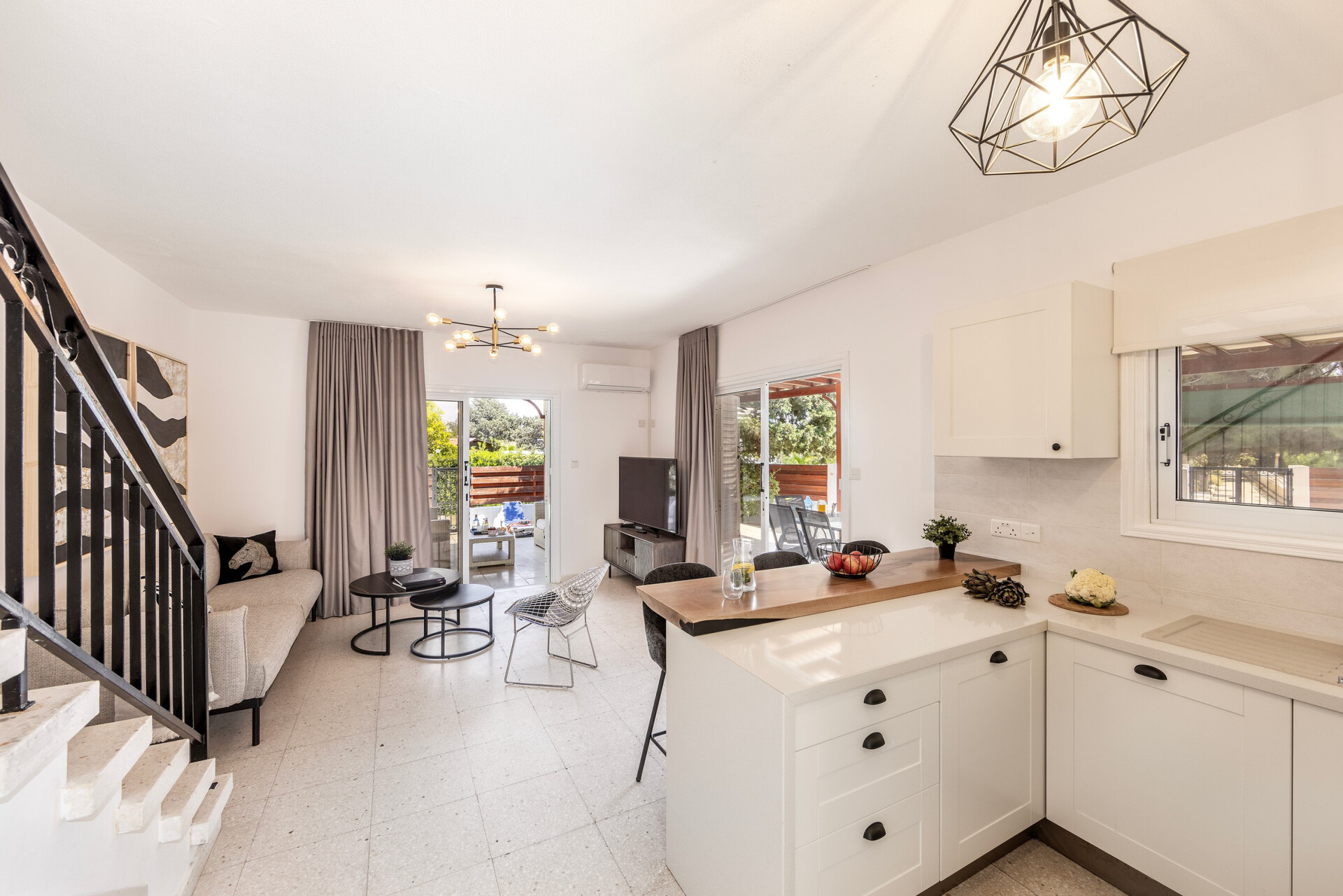 5 Star Marina Seaside Villa – Contemporary Coastal Comfort