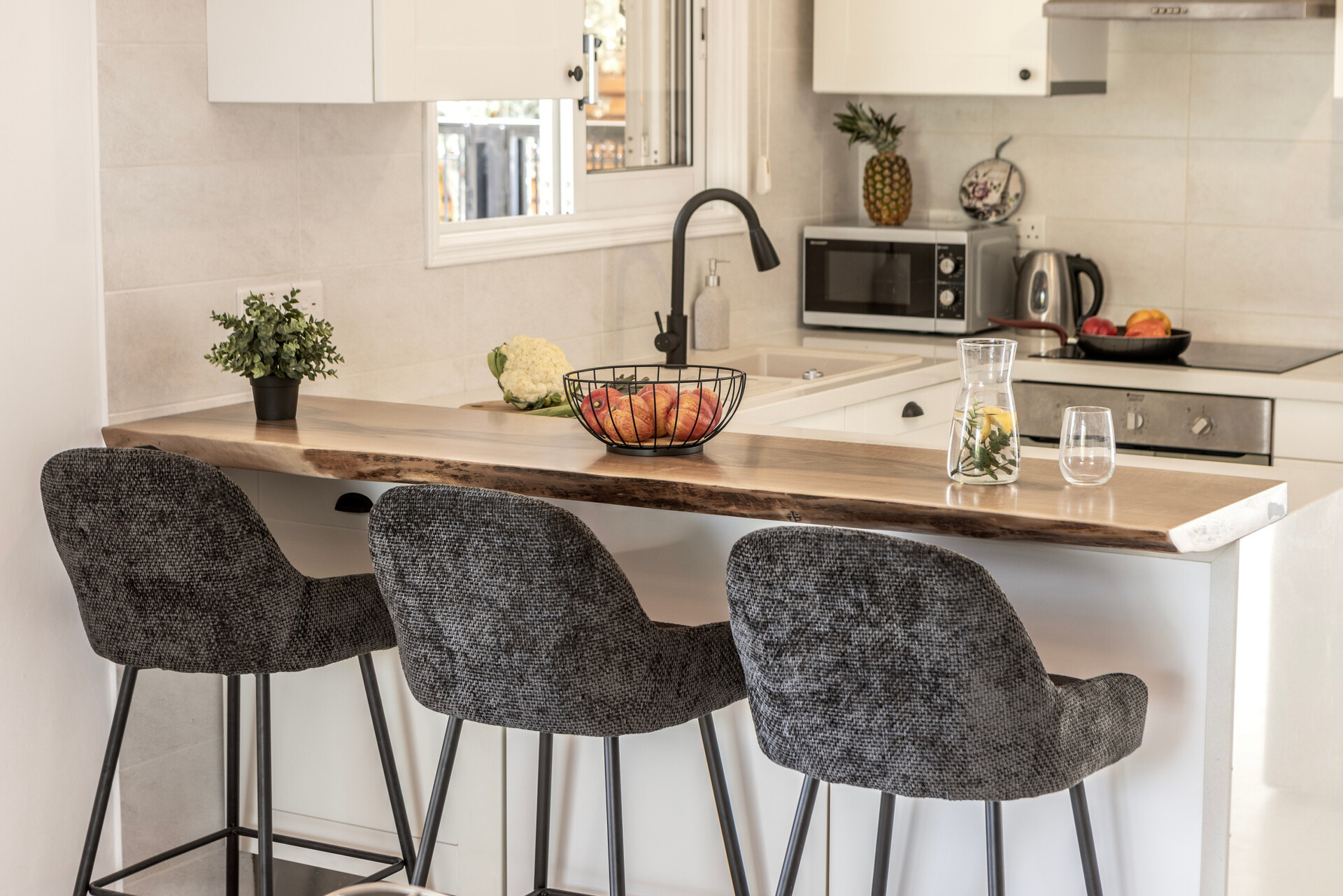 5 Star Marina Seaside Villa – Contemporary Coastal Comfort