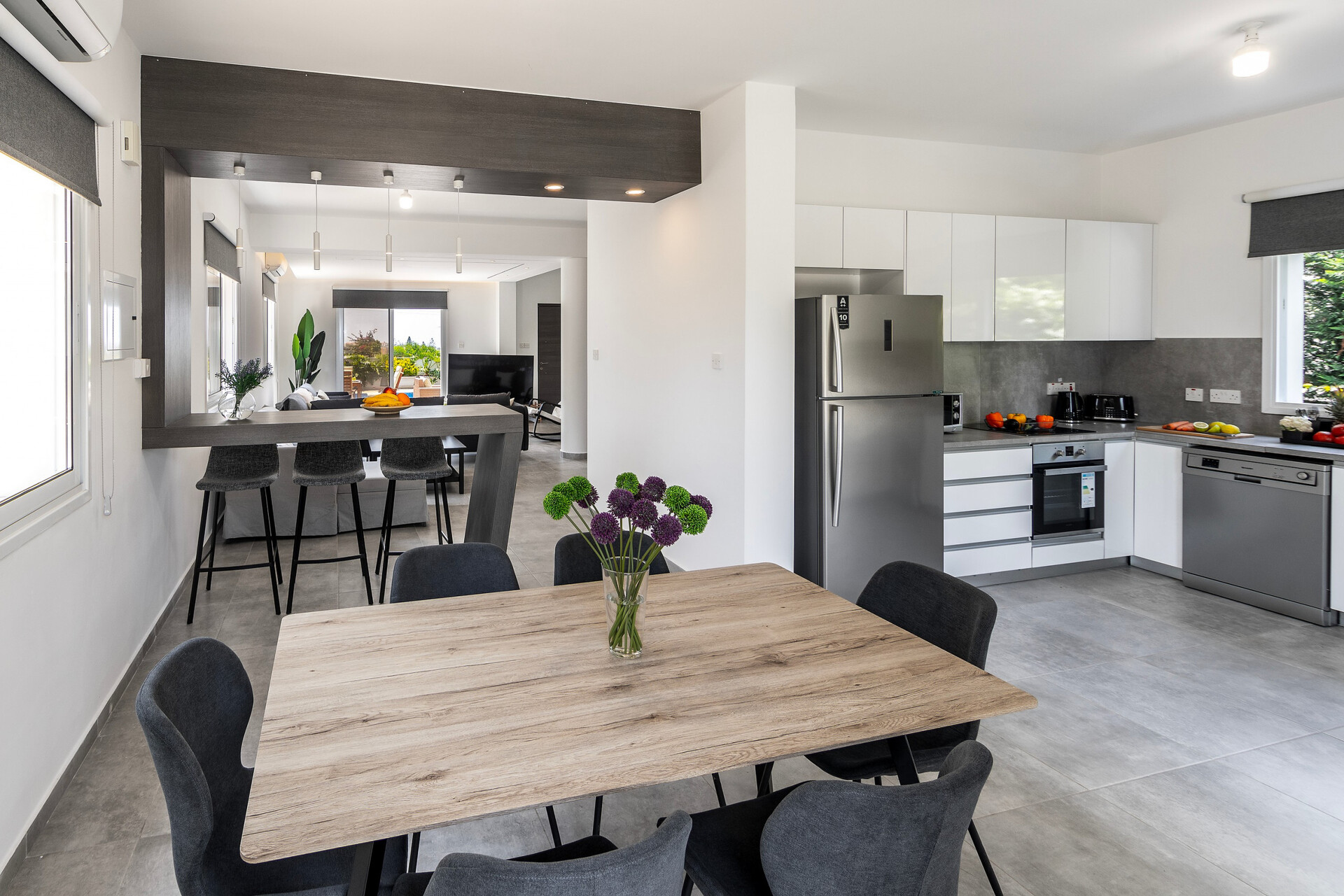 5 Star Villa Napa Bay Vista - Modern Sea View Retreat