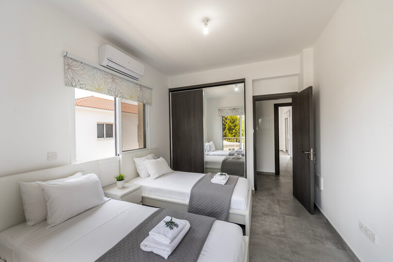 5 Star Villa Napa Bay Vista - Modern Sea View Retreat