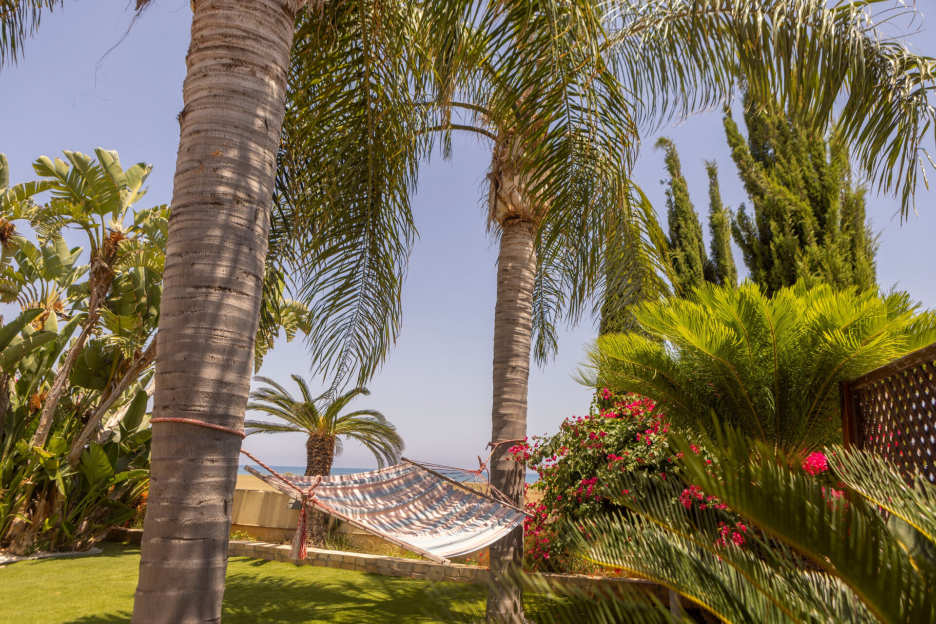 5 Star Villa Larnaca Chelidonia - Luxury Seafront Escape