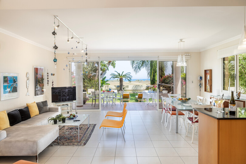 5 Star Villa Larnaca Chelidonia - Luxury Seafront Escape
