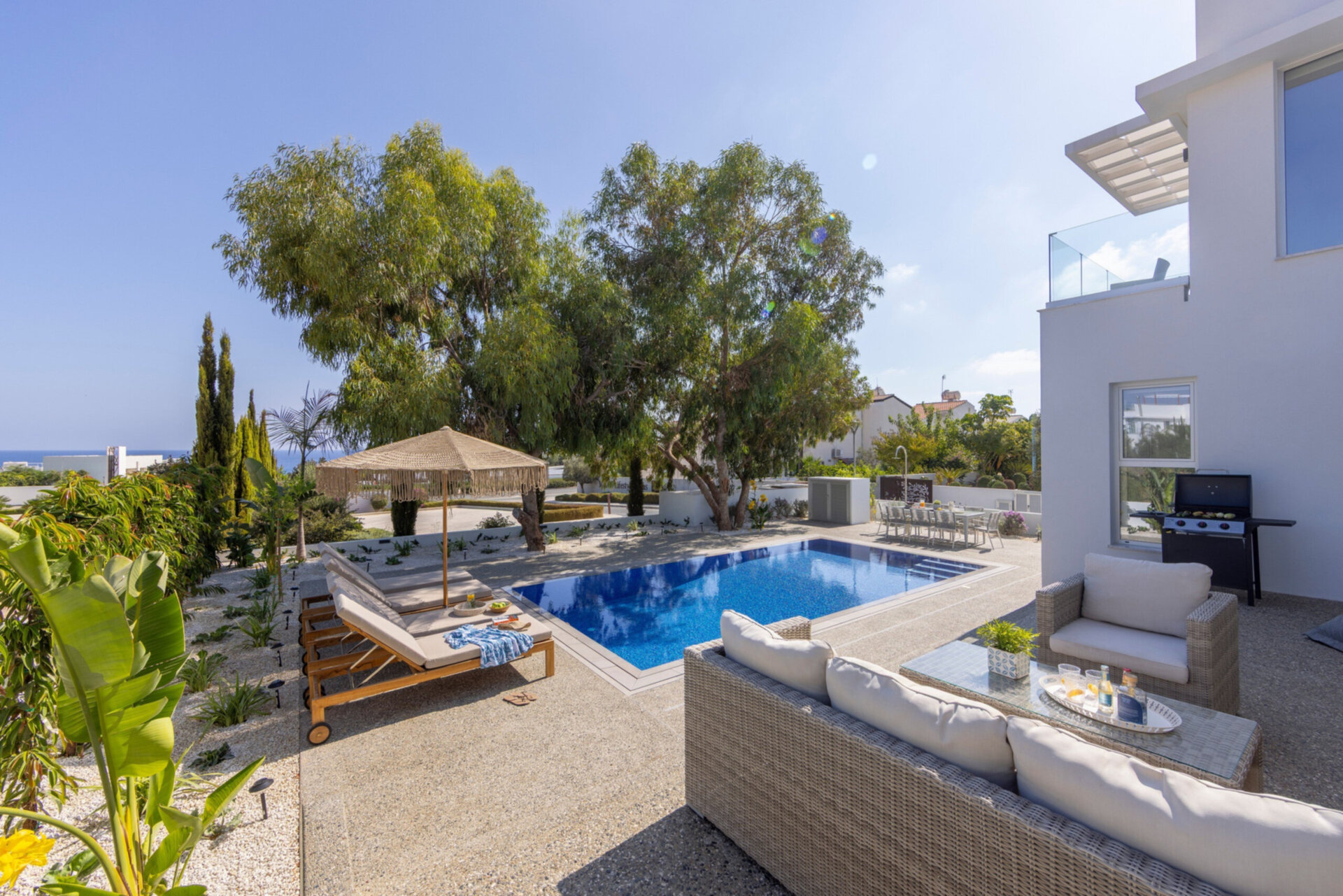 5 Star Villa Leomi Seaside - Coastal View Retreat.