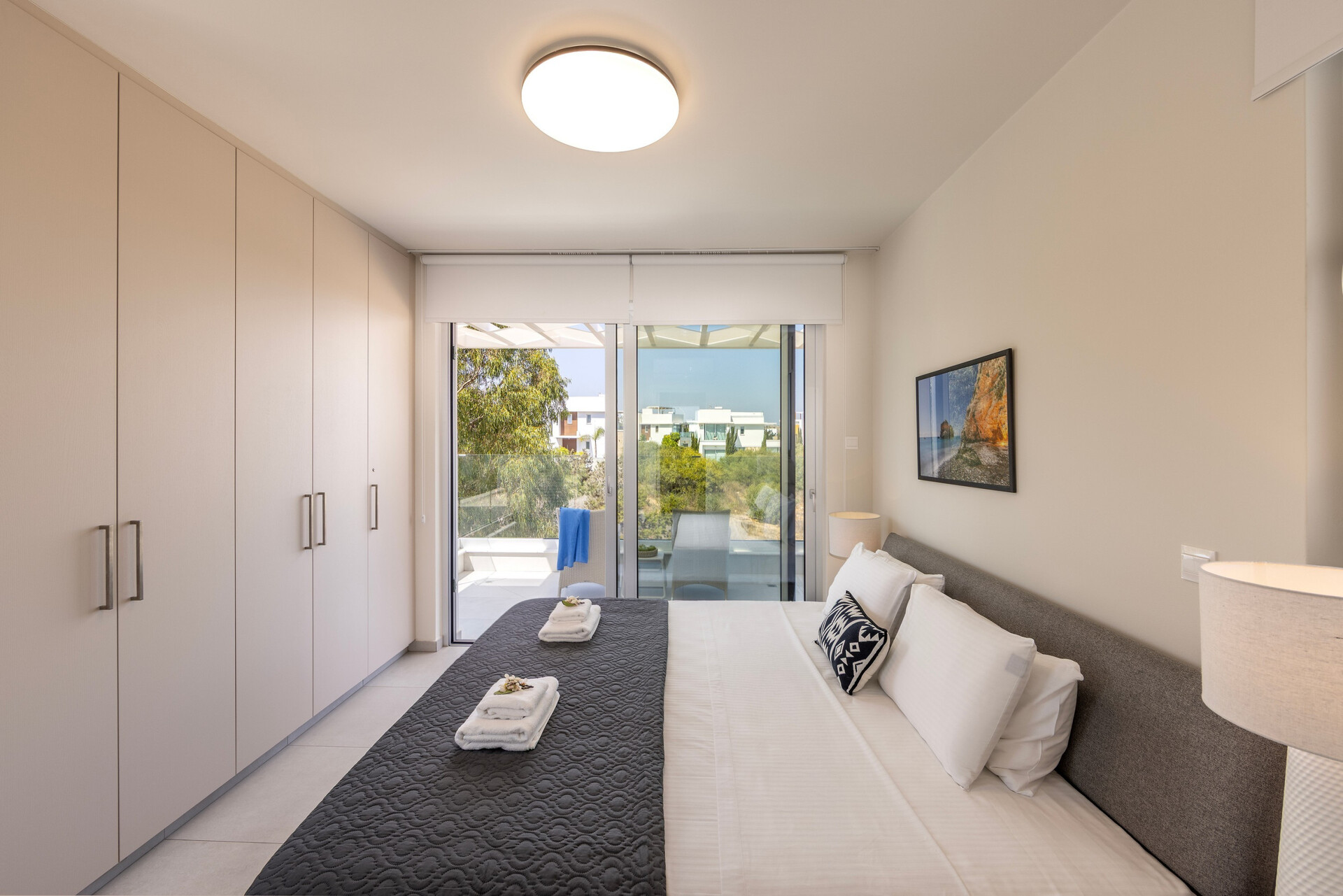 5 Star Villa Leomi Seaside - Coastal View Retreat.