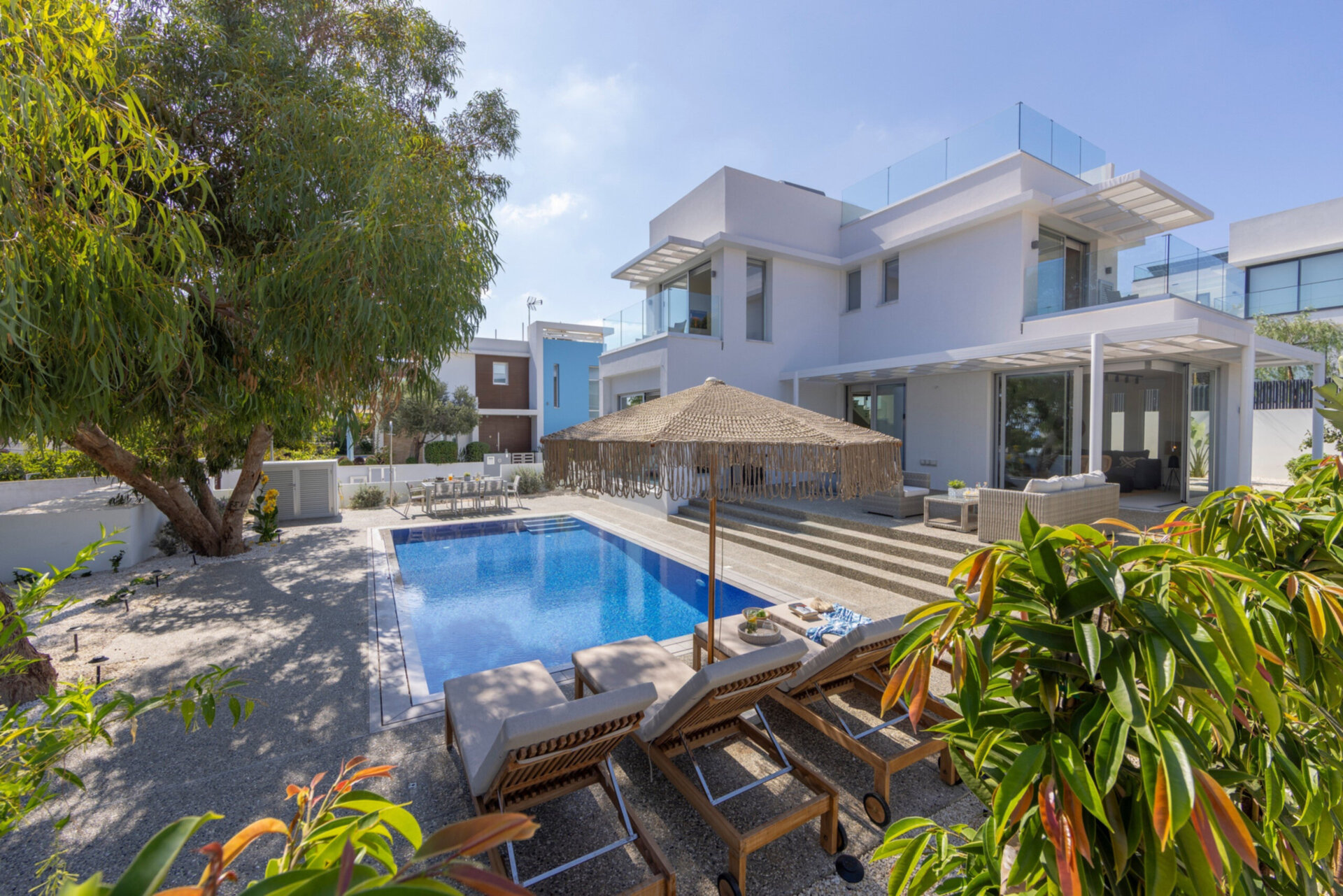 5 Star Villa Leomi Seaside - Coastal View Retreat.