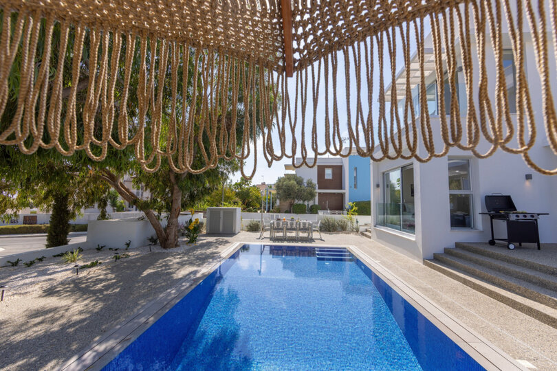 5 Star Villa Leomi Seaside - Coastal View Retreat.