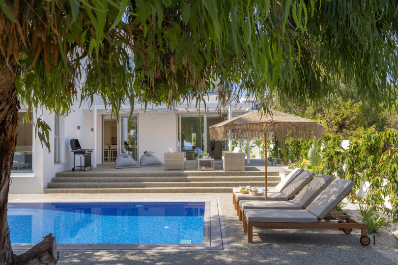 5 Star Villa Leomi Seaside - Coastal View Retreat.