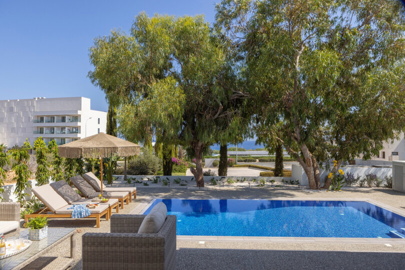 5 Star Villa Leomi Seaside - Coastal View Retreat.