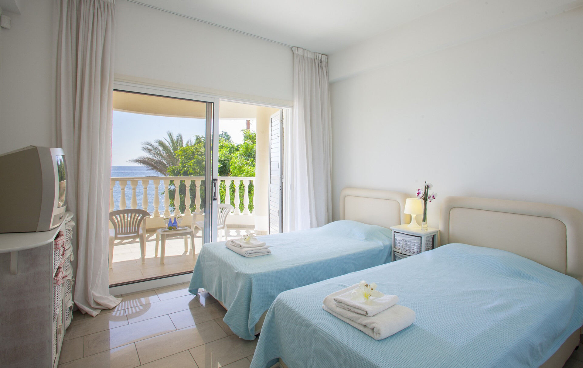 5 Star Villa Sunset Beachfront - Coastal Luxury Retreat