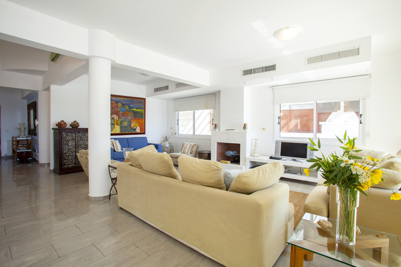 5 Star Villa Sunset Beachfront - Coastal Luxury Retreat