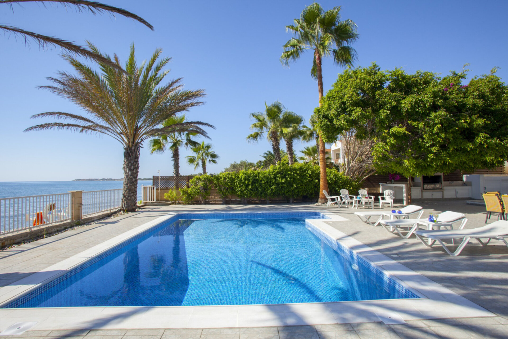 5 Star Villa Sunset Beachfront - Coastal Luxury Retreat