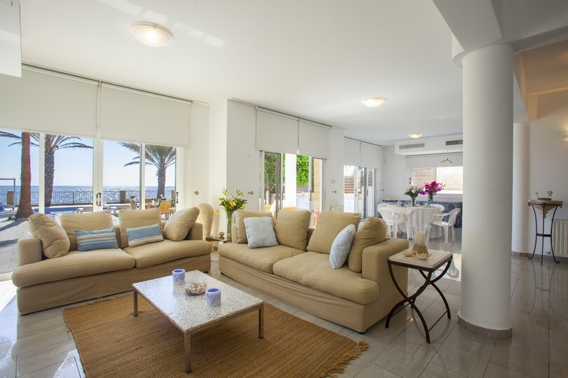 5 Star Villa Sunset Beachfront - Coastal Luxury Retreat