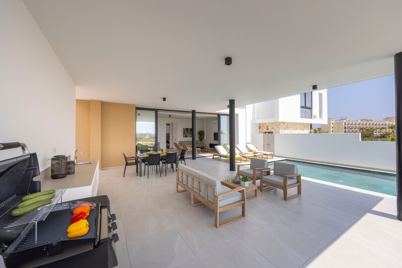 5 Star Villa Aqua Pearl - Contemporary Coastal Escape