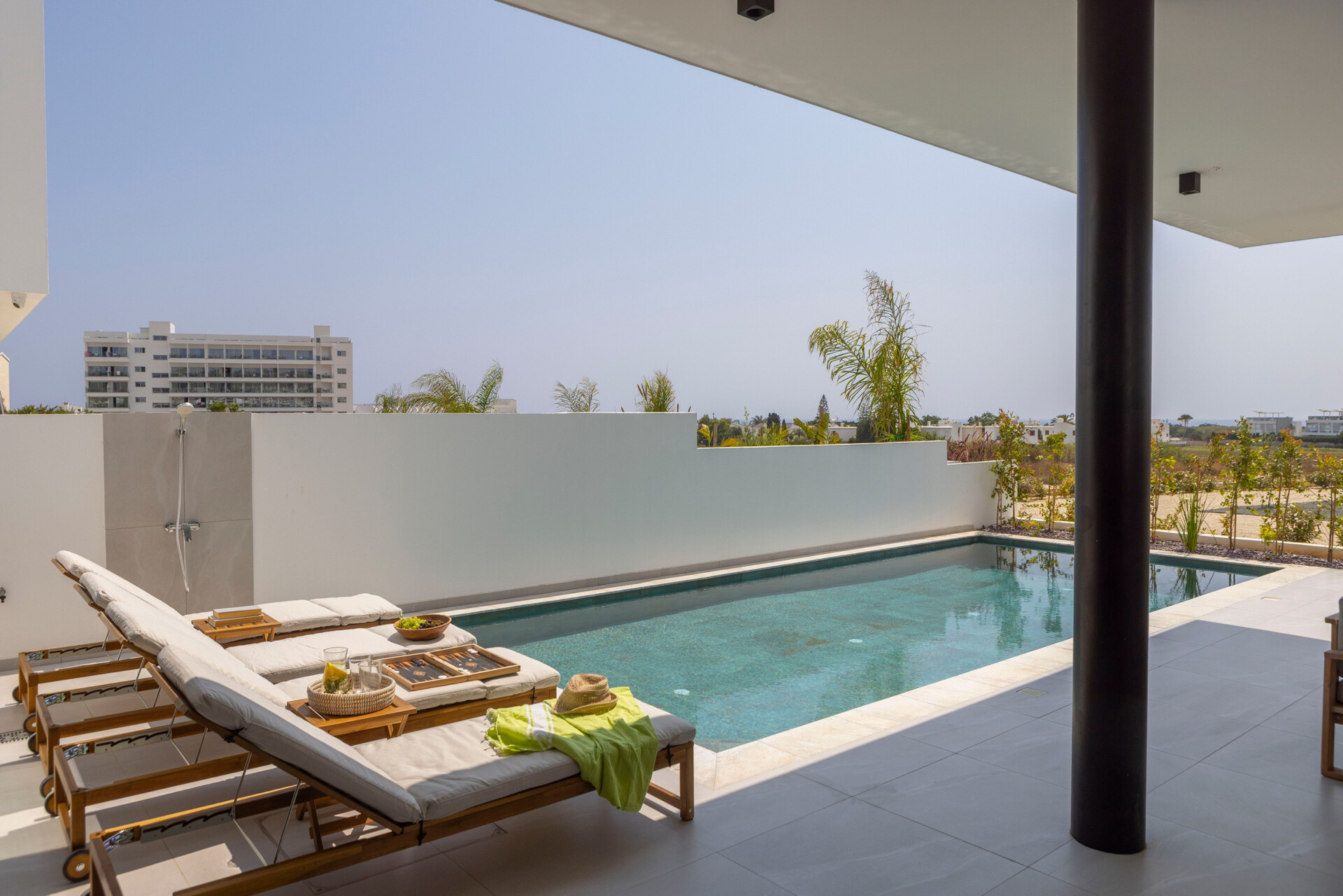 5 Star Villa Aqua Pearl - Contemporary Coastal Escape
