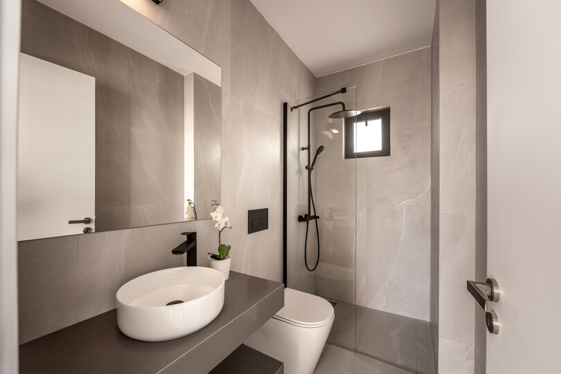 5 Star Villa Aqua Pearl - Contemporary Coastal Escape