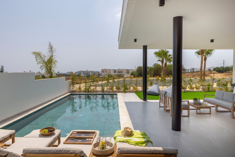 5 Star Villa Aqua Pearl - Contemporary Coastal Escape