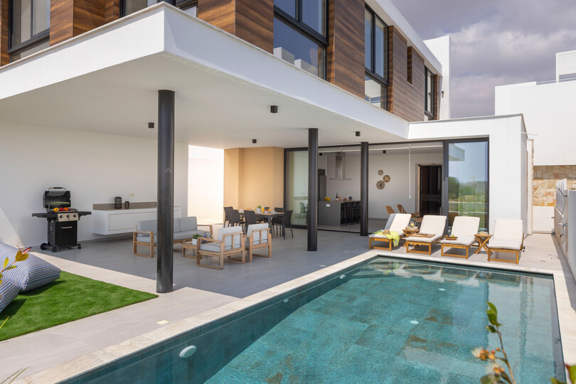 5 Star Villa Aqua Pearl - Contemporary Coastal Escape