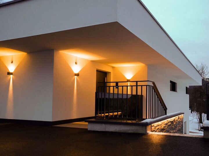 Luxurious 2-Bed Apartment in Landeck, Sleeps 3, 1130, Schönwies, Austria