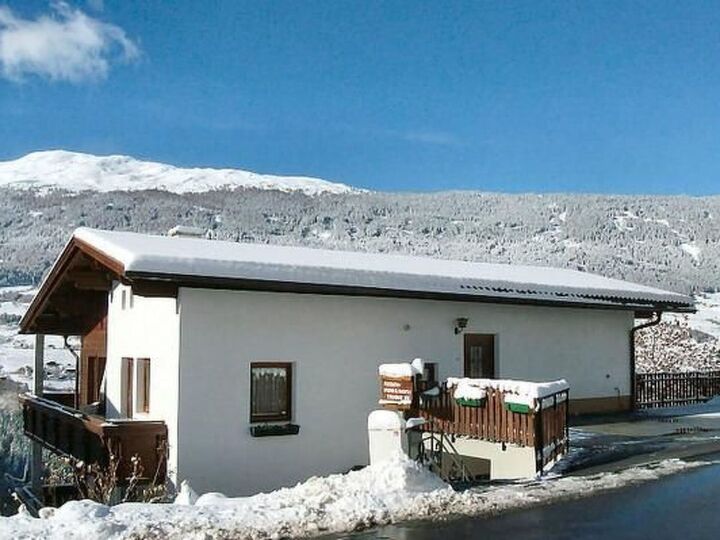 2-Bed Apartment with Mountain View in Imst, Sleeps 5, 1286