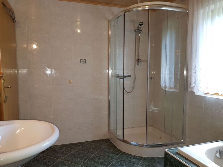 Stylish 3-Bed House in Lienz, Sleeps 8, 1134