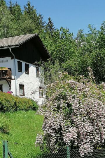2-Bed Apartment in Innsbruck-Land, Sleeps 4, 1293