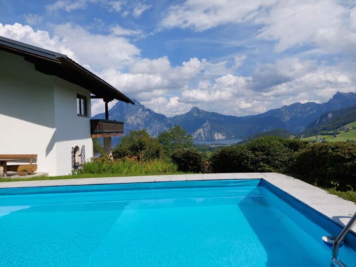 5-Bed House with Private Pool in Gmunden, Sleeps 6, 1003, Altmünster am Traunsee, Austria