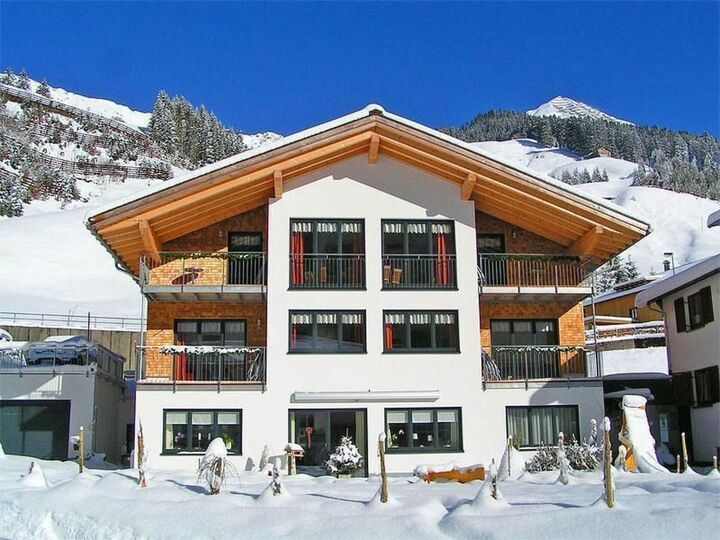 Beautiful 2-Bed Apartment in Bregenz, Sleeps 4, 1029, Schröcken, Austria